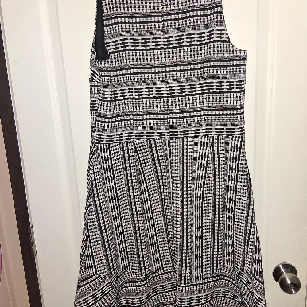 LOFT Dress - Picture 3 of 7